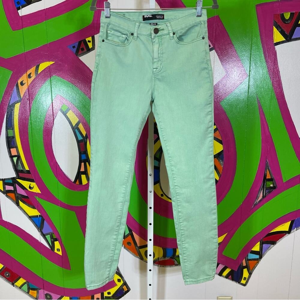 B.D.G. Mint Green Cigarette High Rise Skinny Jeans. Size 28x30. Excellent cond!
